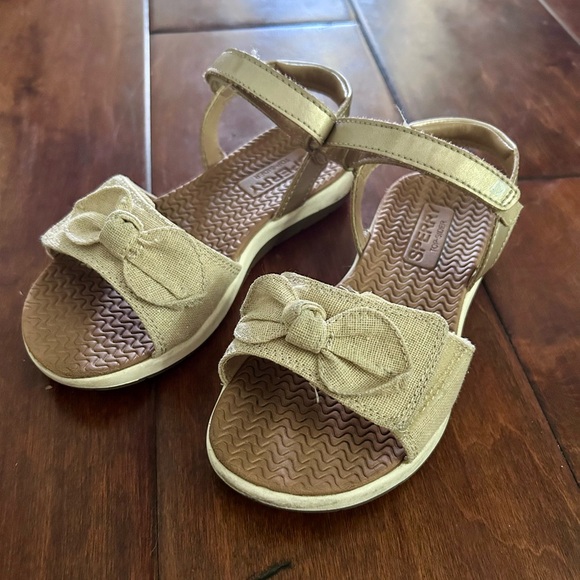 Sperry Kids adjustable Sandals in Champagne - Kids size 12 - Picture 1 of 6